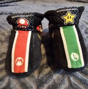 Nintendo Mario Kart Kids Slippers - Red and Green